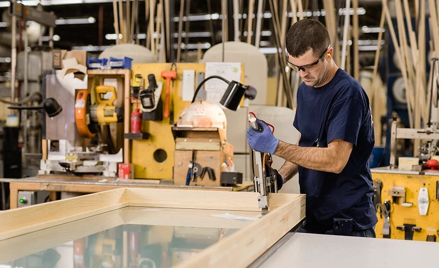 pella worker manufacturing window pella worker manufacturing window