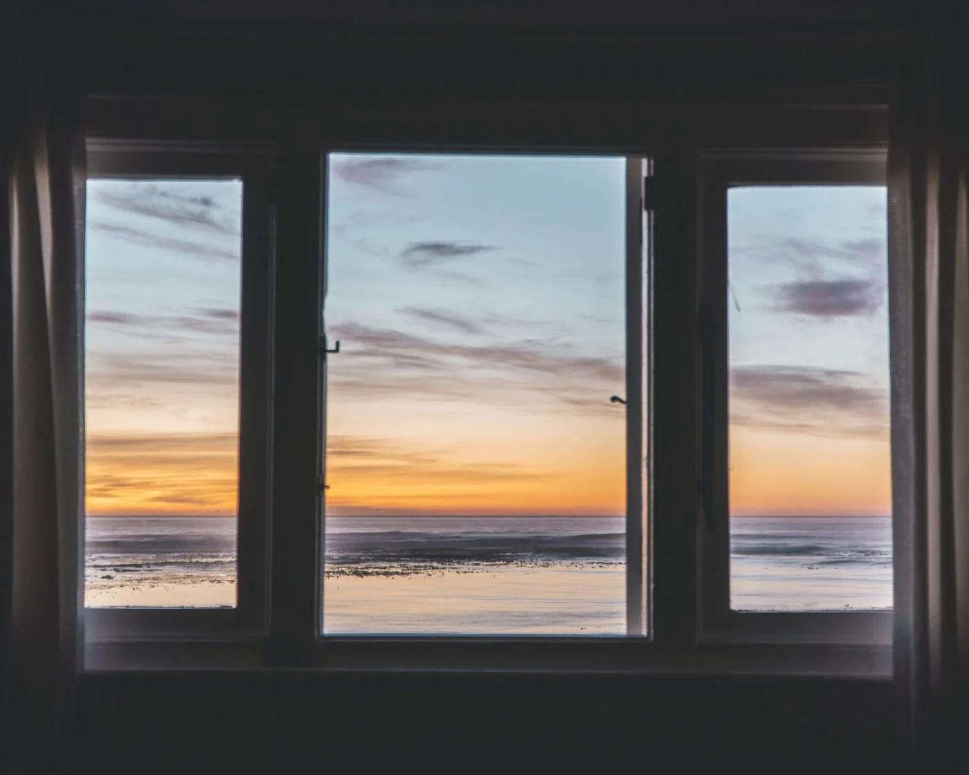 Replacement Windows | Jacksonville Beach, FL | Jacksonville Door & Windows Modern replacement windows look stunning on a residential property.