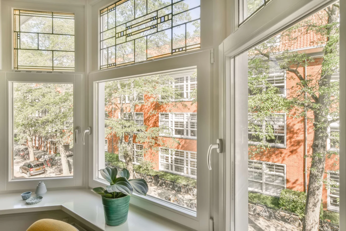 Amazing Replacement Windows in Nocatee, FL | Jacksonville Doors & Windows An office with large windows, with decorative glass inserts at the top transoms.