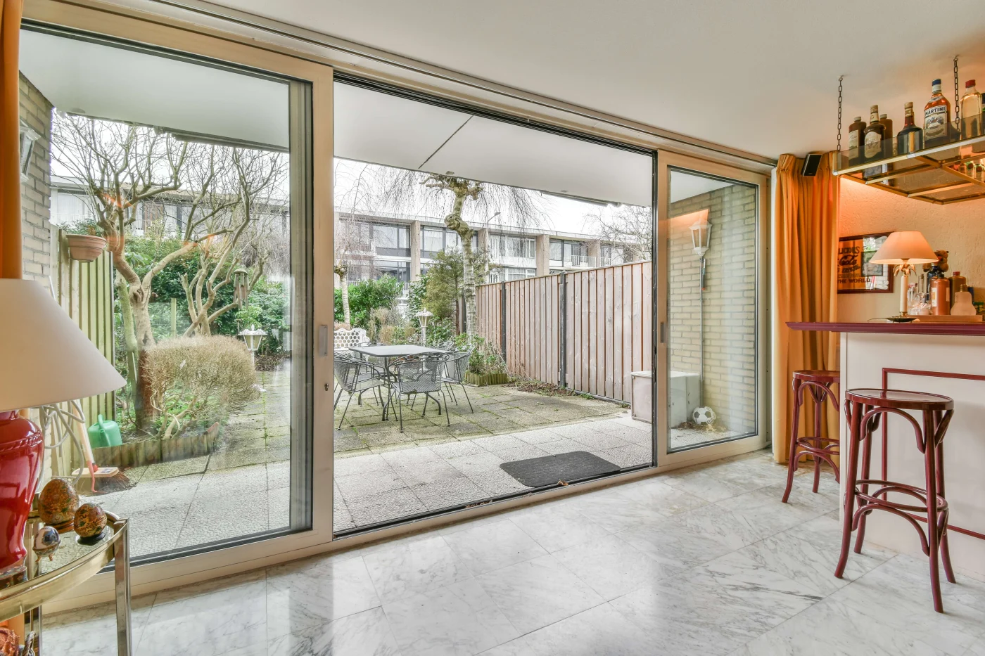 Elite Sliding Patio Doors in Jacksonville Beach, FL | Jacksonville Doors & Windows Large sliding doors overlooking a backyard in a Jacksonville Beach, FL home.